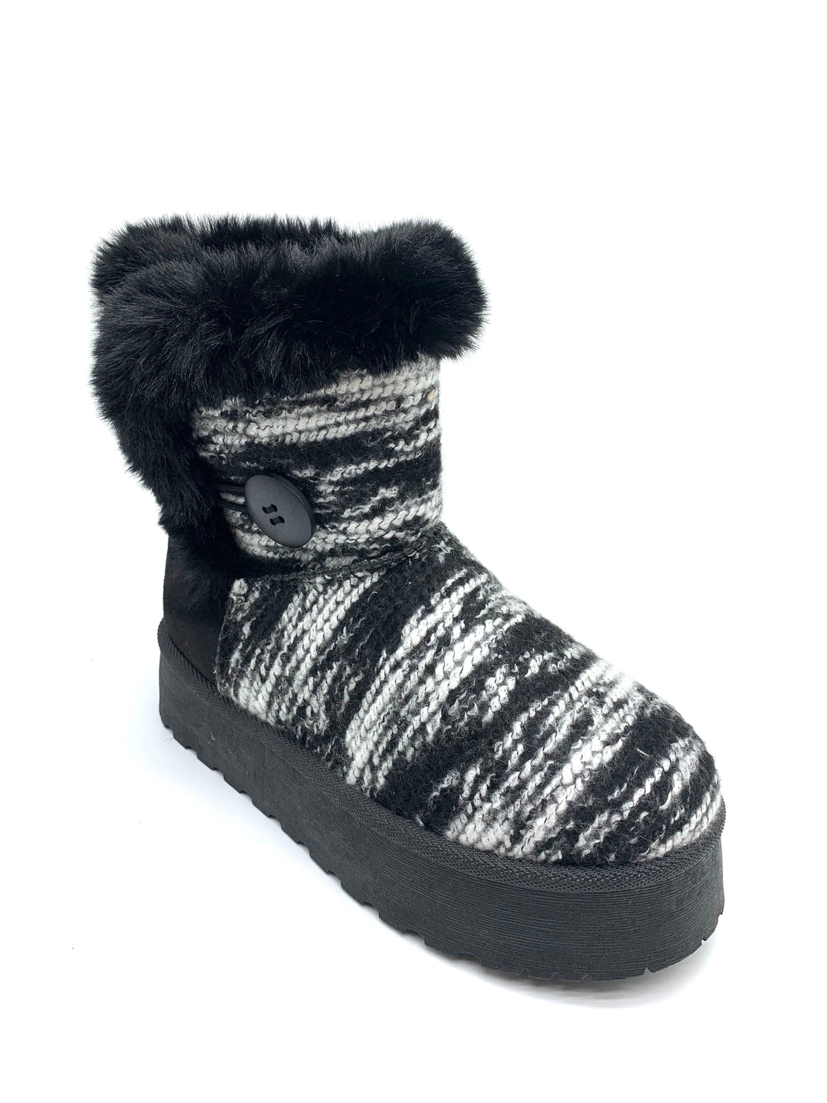 Snow boots - Warm winter footwear with button details