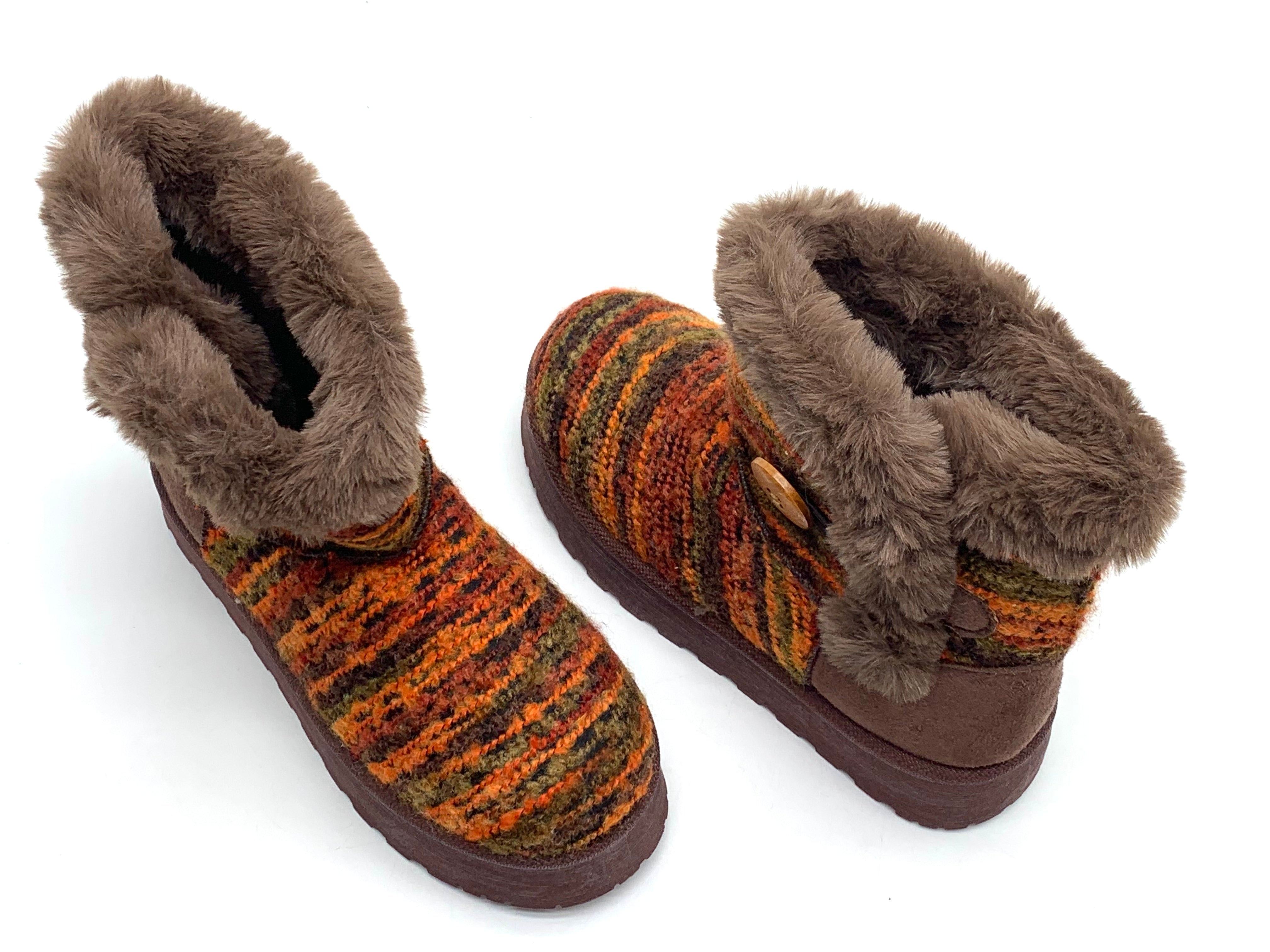 Snow boots - Warm winter footwear with button details