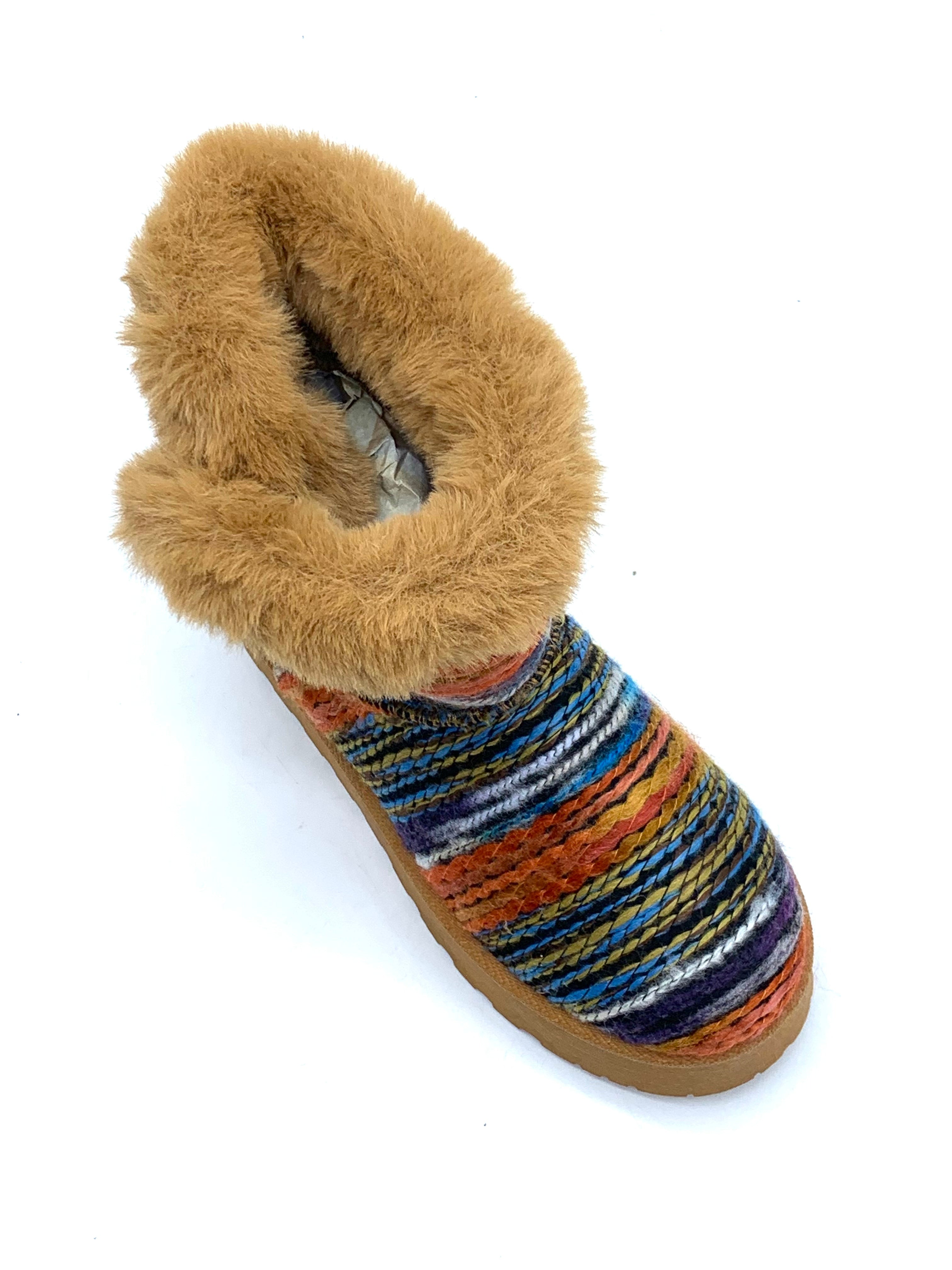 Snow boots - Warm winter footwear with button details