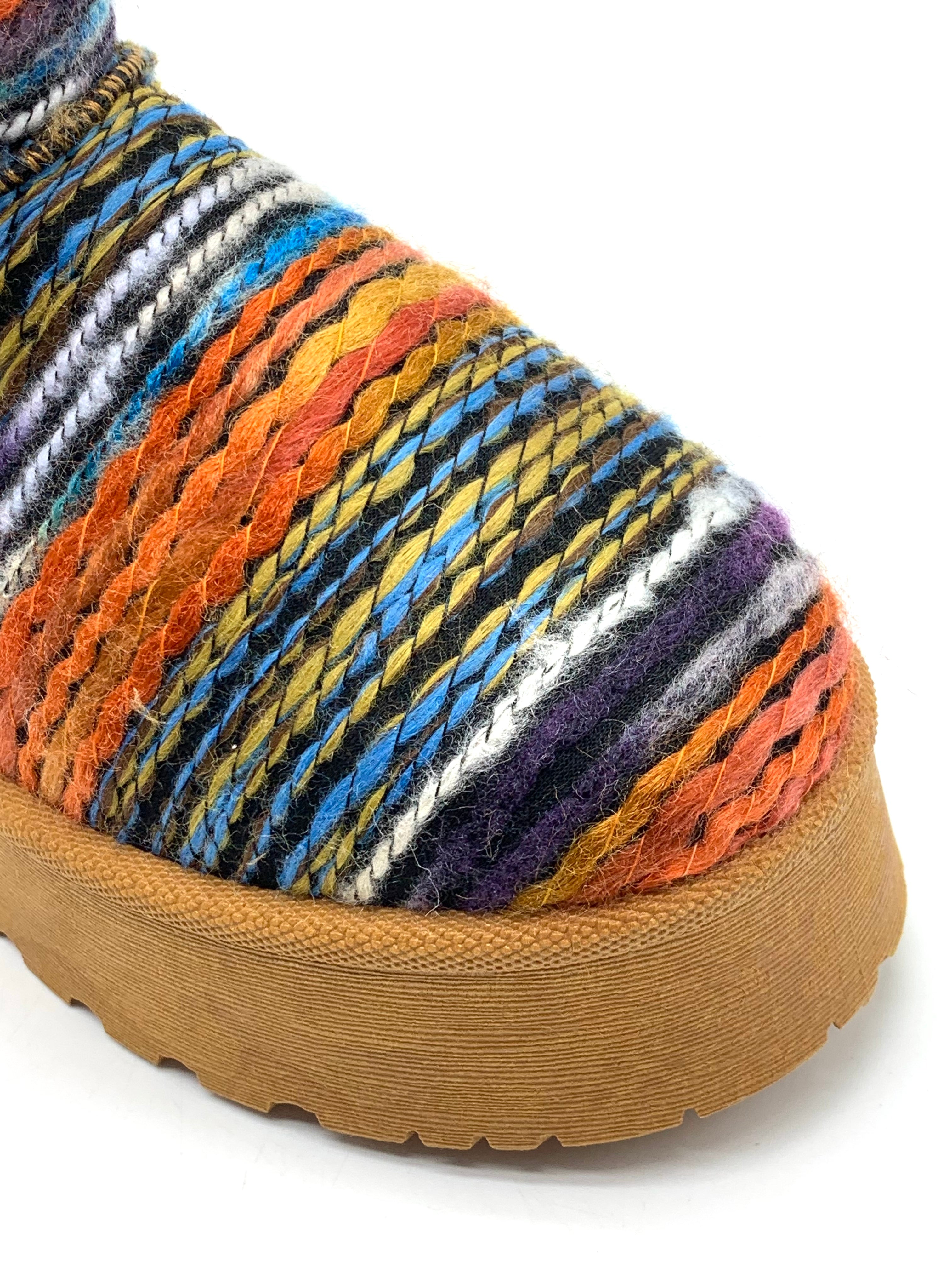 Snow boots - Warm winter footwear with button details