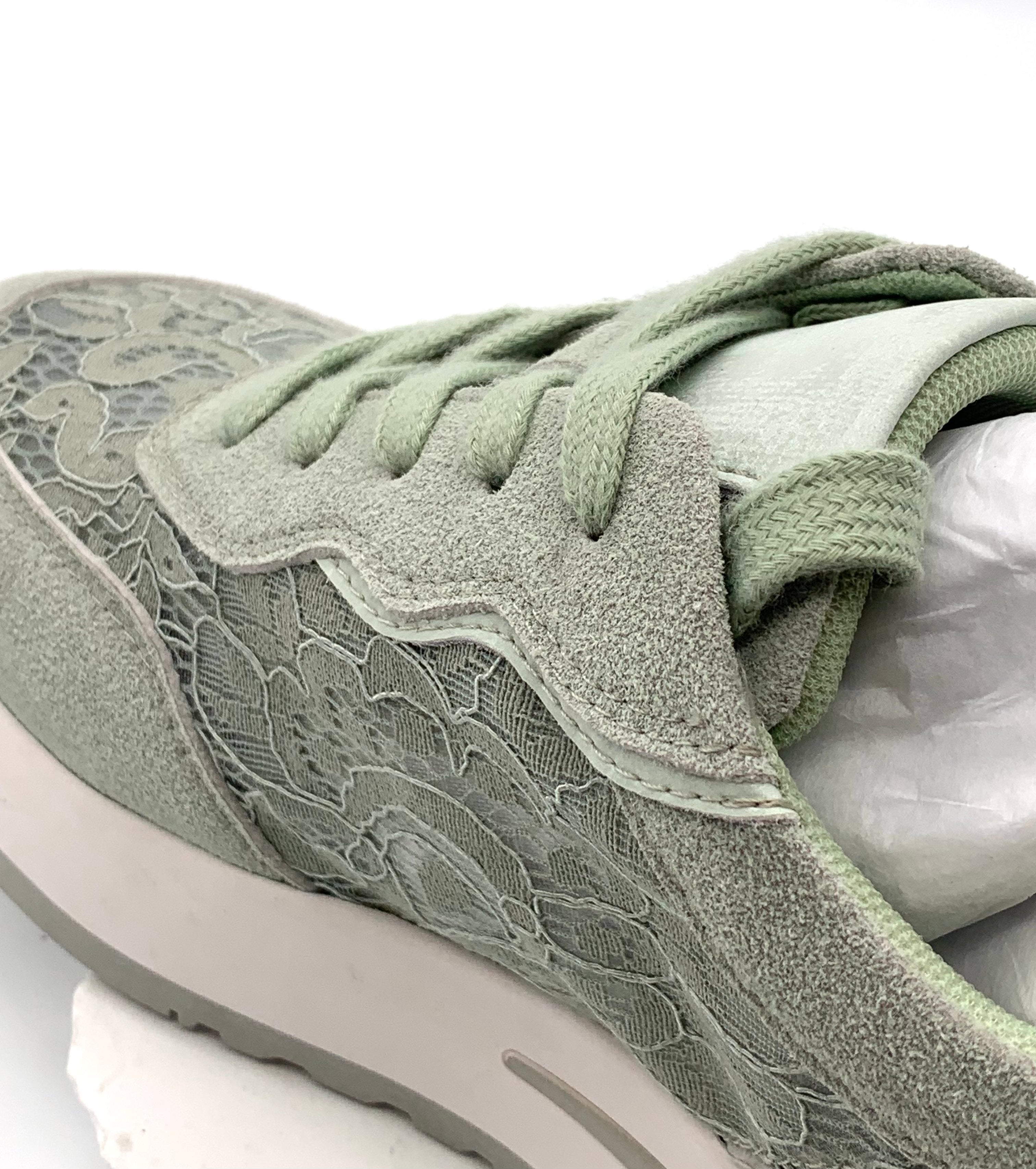 Women's light green sneakers with lace-ups, breathable and stylish for casual wear