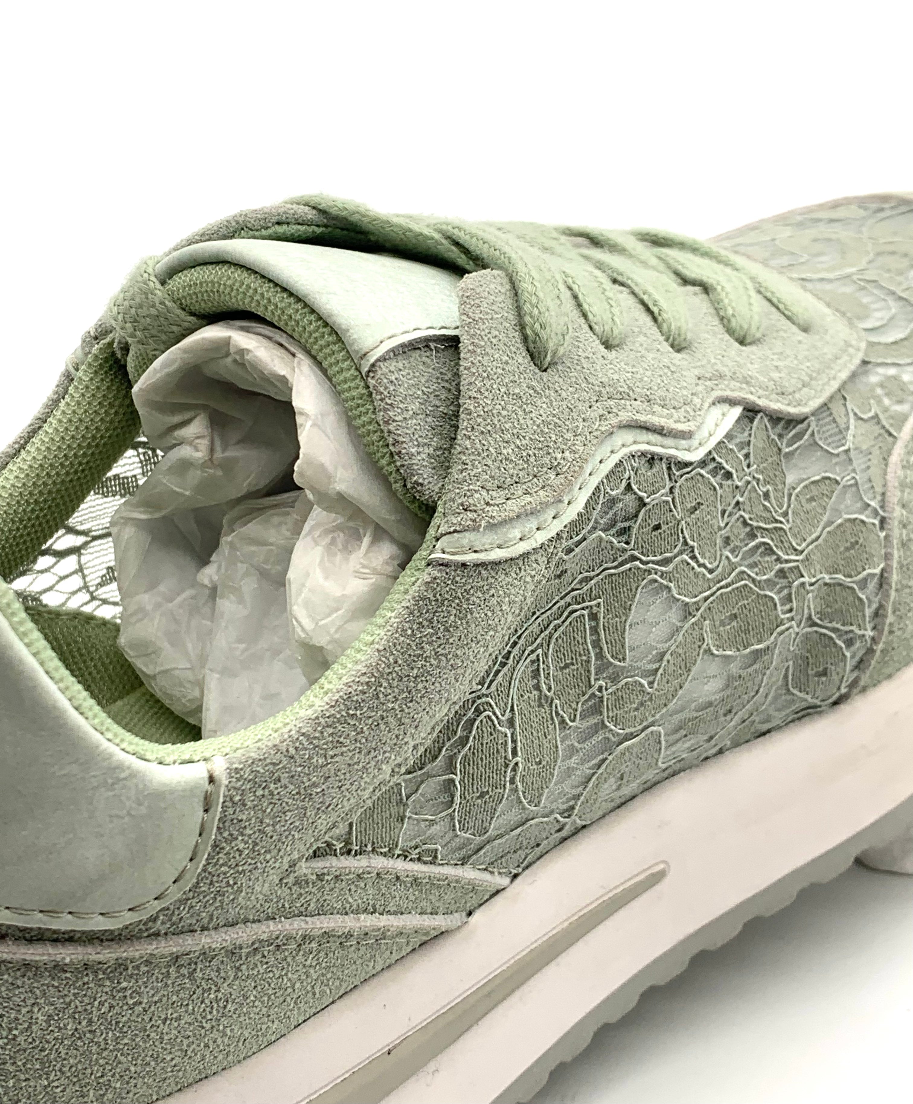 Women's light green sneakers with lace-ups, breathable and stylish for casual wear