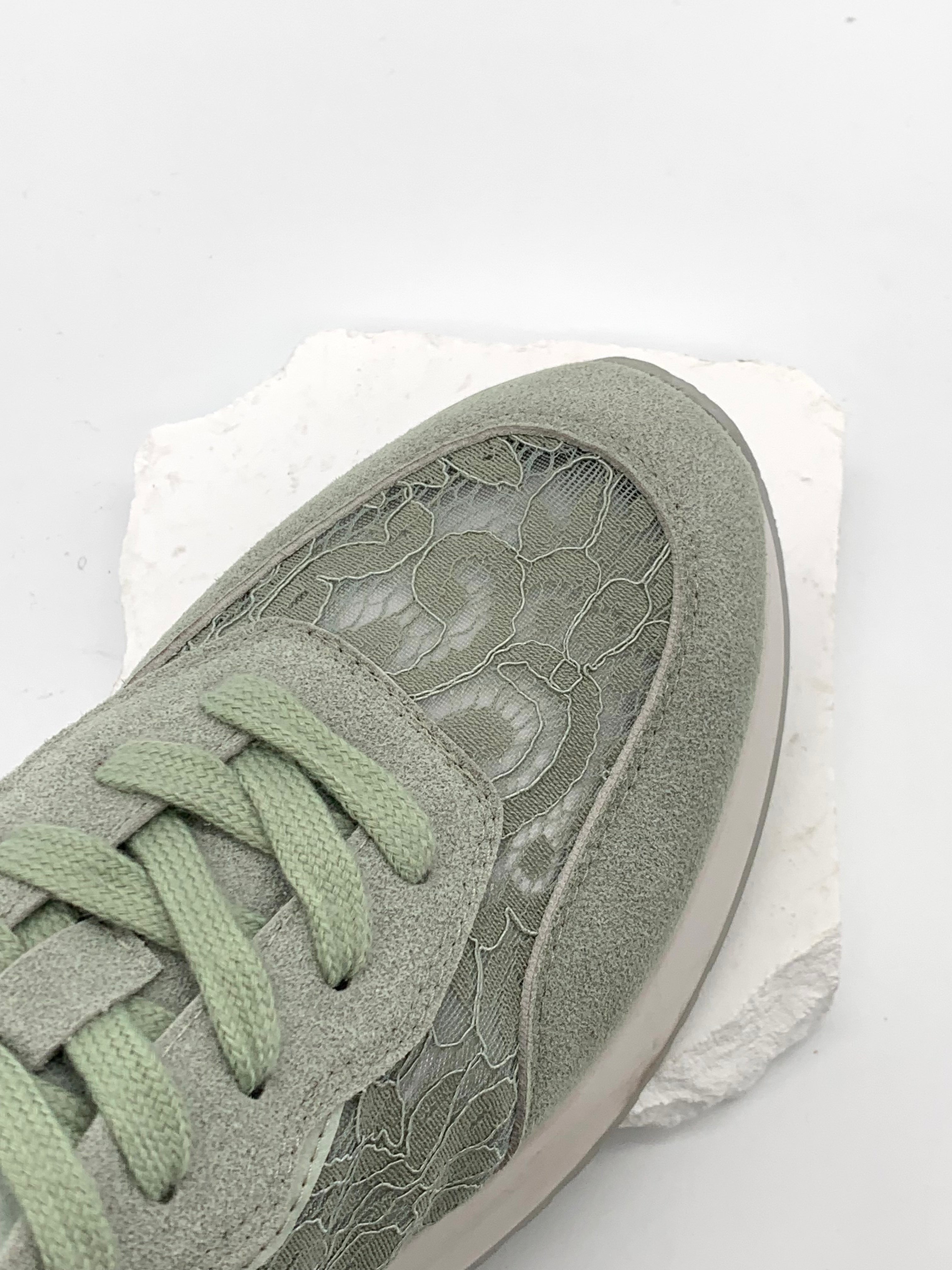 Women's light green sneakers with lace-ups, breathable and stylish for casual wear