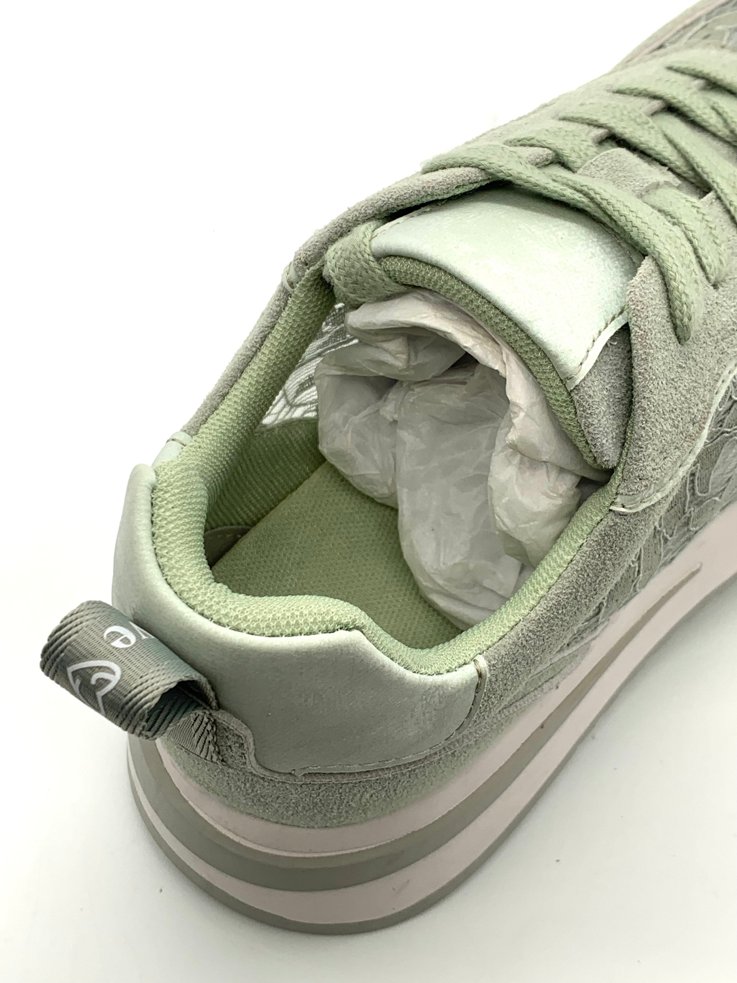 Women's light green sneakers with lace-ups, breathable and stylish for casual wear