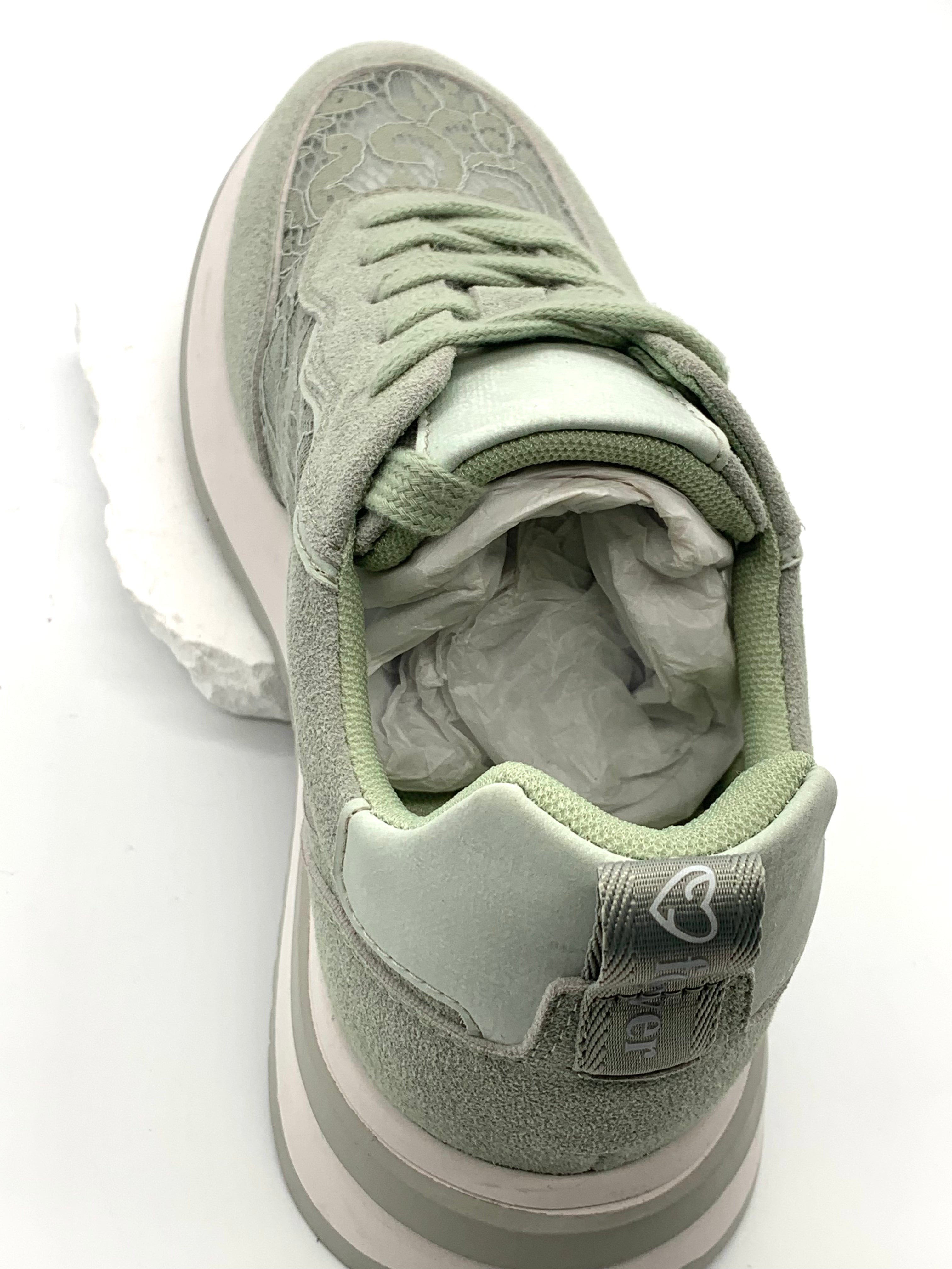 Women's light green sneakers with lace-ups, breathable and stylish for casual wear