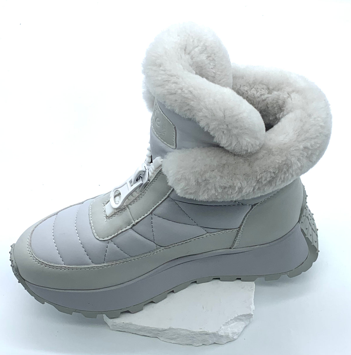 Women's Light Gray Winter Snow Boots with Fleece Lining, Quilted Design & Chunky Sole