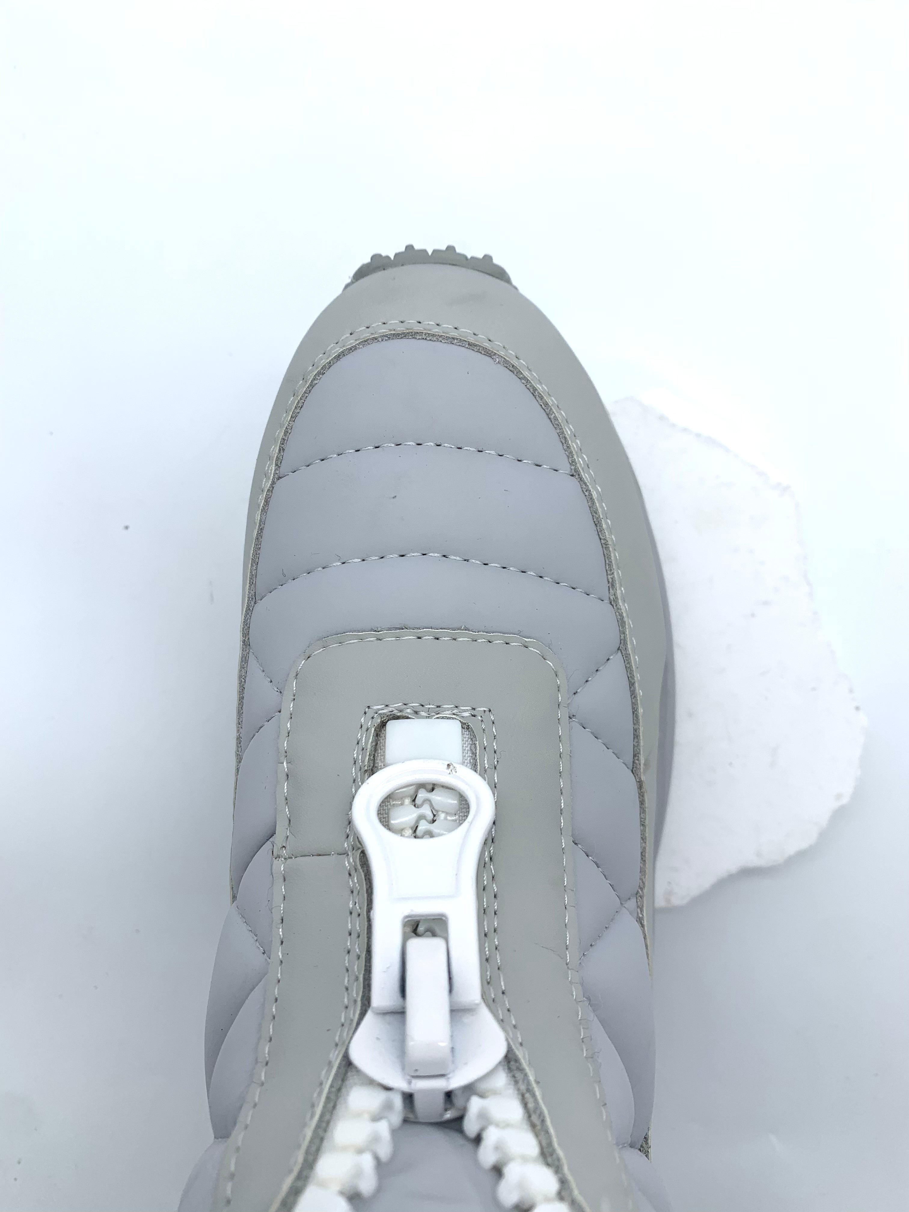 Women's Light Gray Winter Snow Boots with Fleece Lining, Quilted Design & Chunky Sole