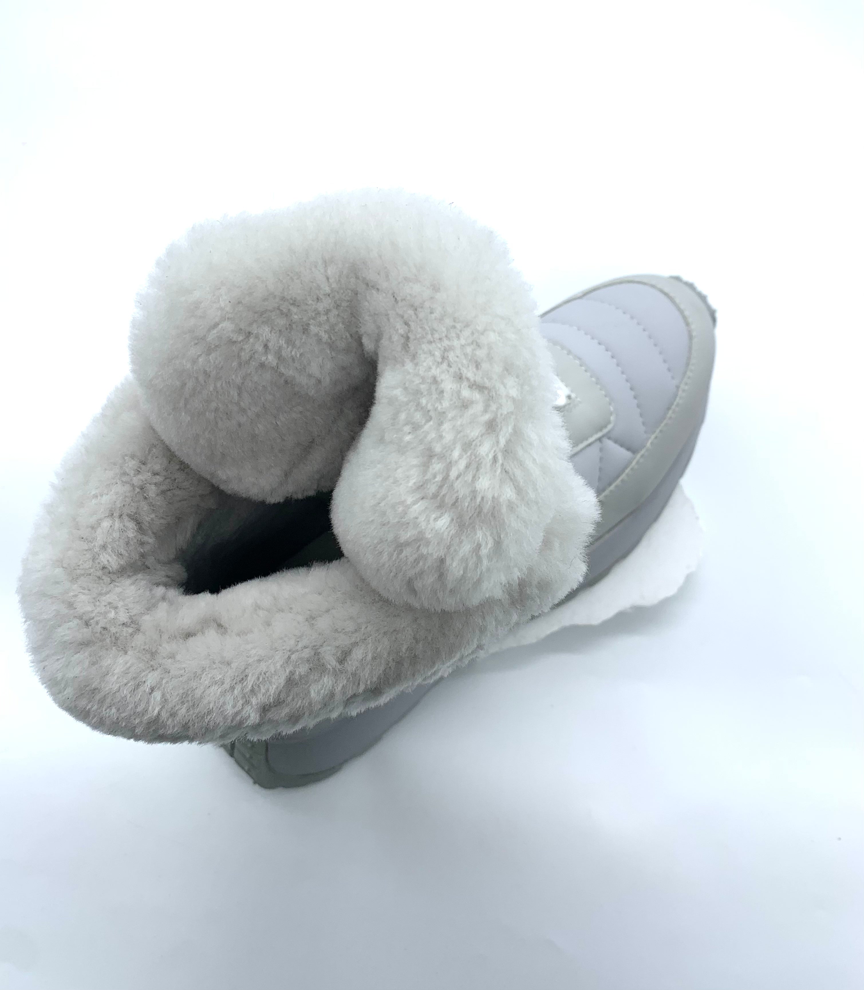 Women's Light Gray Winter Snow Boots with Fleece Lining, Quilted Design & Chunky Sole