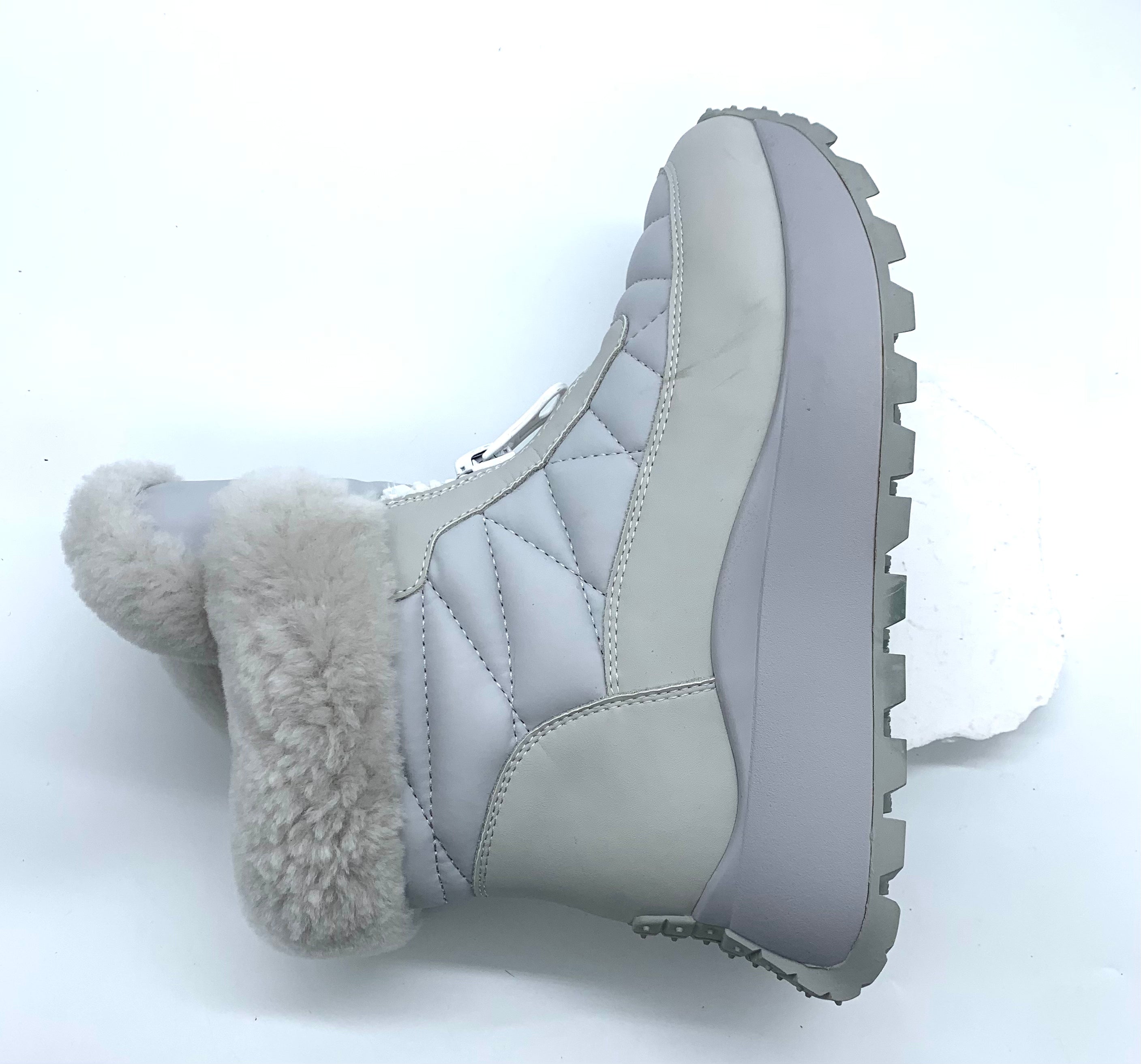 Women's Light Gray Winter Snow Boots with Fleece Lining, Quilted Design & Chunky Sole