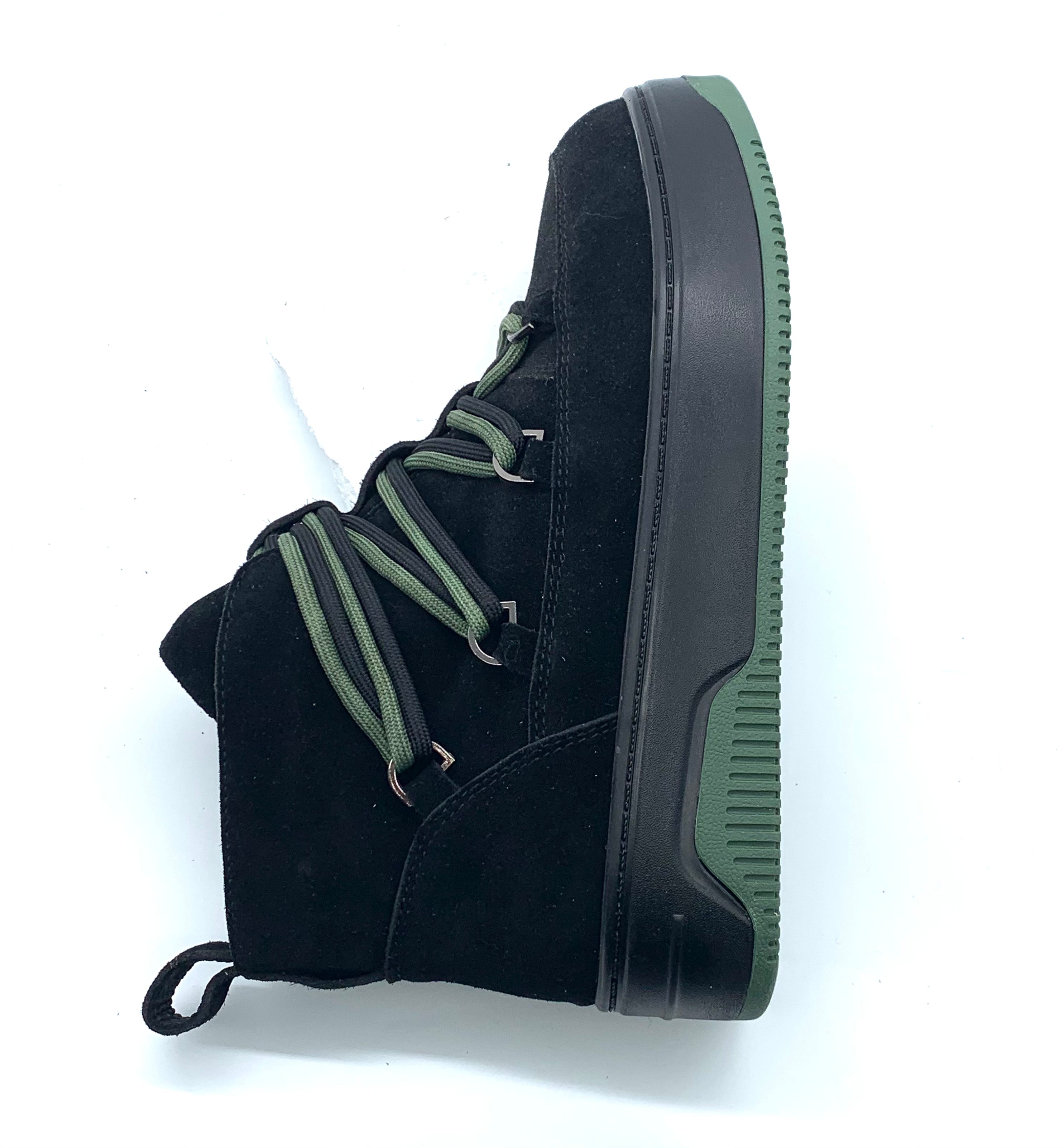 Men's Black shoes - Top Sneakers with Green Laces & Contrast Sole
