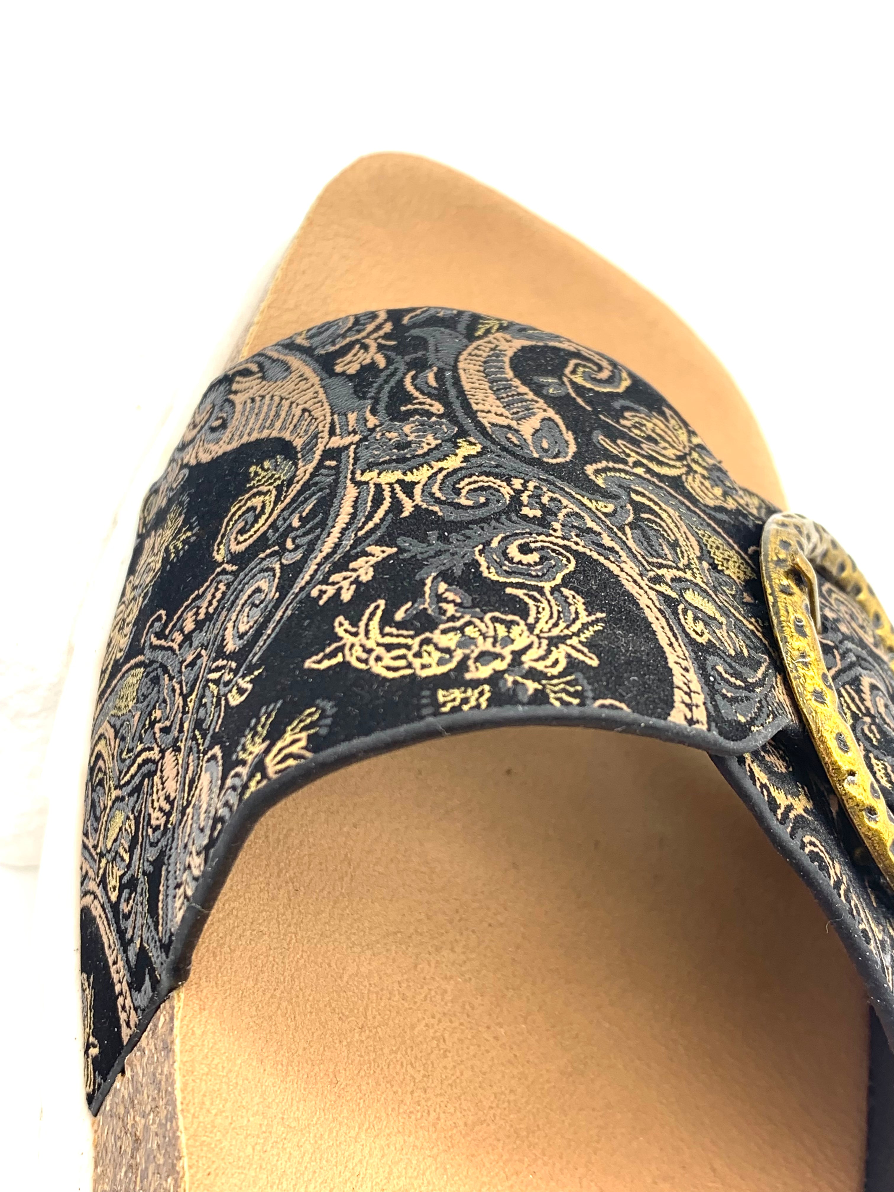 Women's Ethnic Metal Buckle Sandals - Black